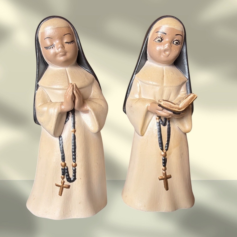 Vintage Holland Mold Ceramic Nun Figurines Set‎ of 2 Praying Singing Rosary 5.5"